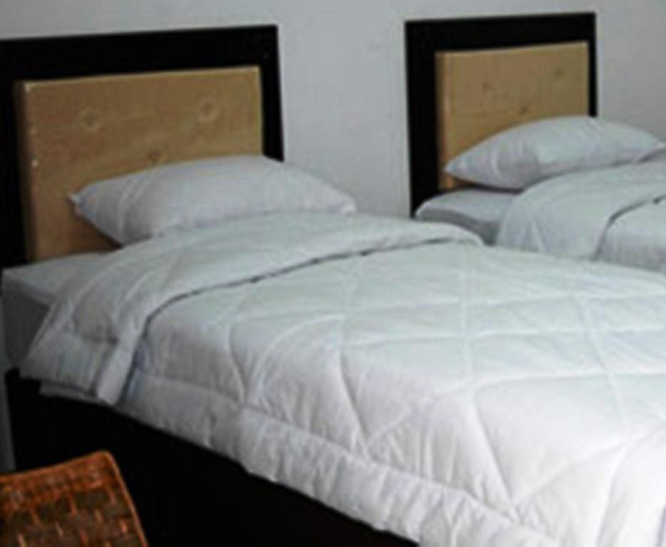 Hotel Sinar Tambolaka Waingapu Zimmer foto